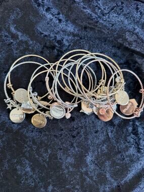Lot of 14 MARY KAY Motivational Charm Bracelets – Mixed Metals